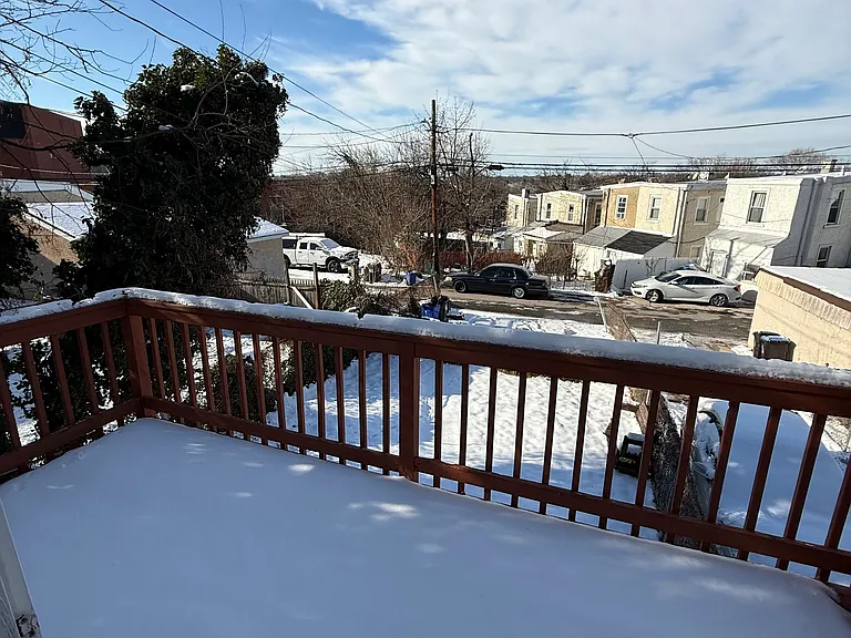 1069 Powell St — Photo 10