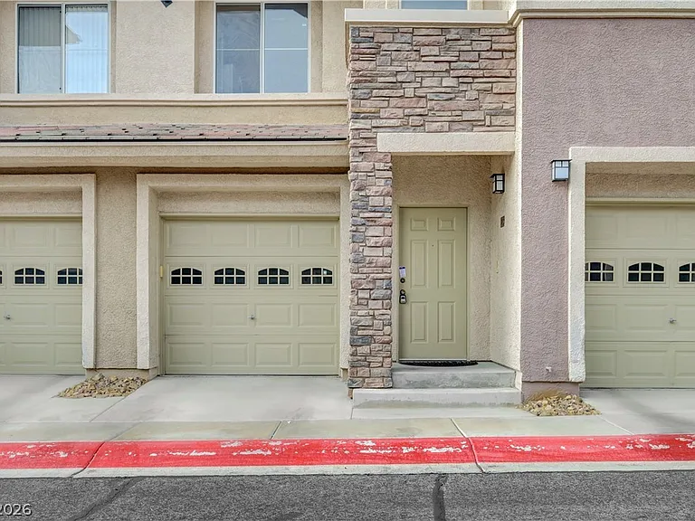 673 Peachy Canyon Cir #203 — Photo 32