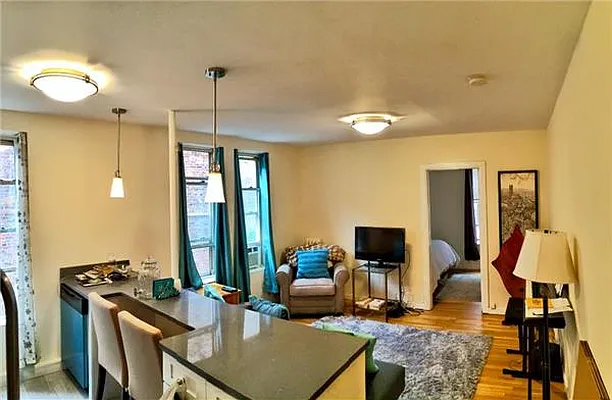 Rented by Century 21 Metropolitan | media 30