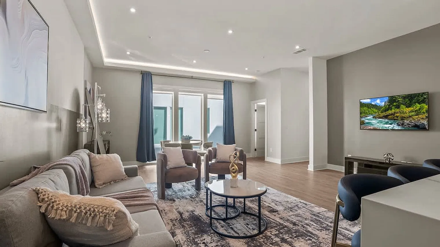 3 bed, 2.0 bath, $4,499 — Photo 2
