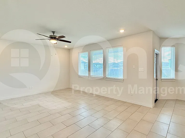 103 Hackberry Branch Dr — Photo 8