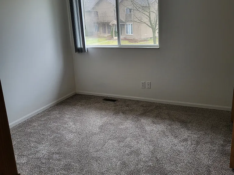 4807 Universal Dr — Photo 10