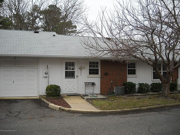 3rd image of 805a Balmoral Court #100a