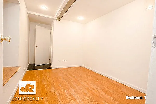 Rented by Jonis Realty | media 13