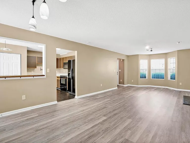 70 Hayfield Ln — Photo 5