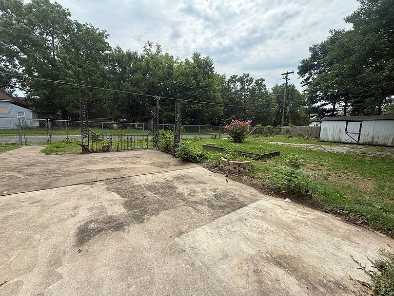 1800 W Lee St — Photo 11