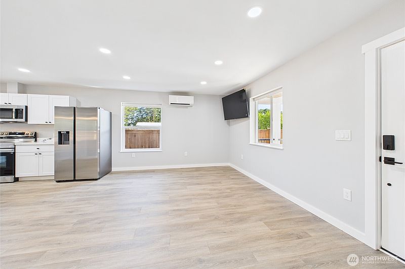 5th image of 1002 E Delilah Rose Lane