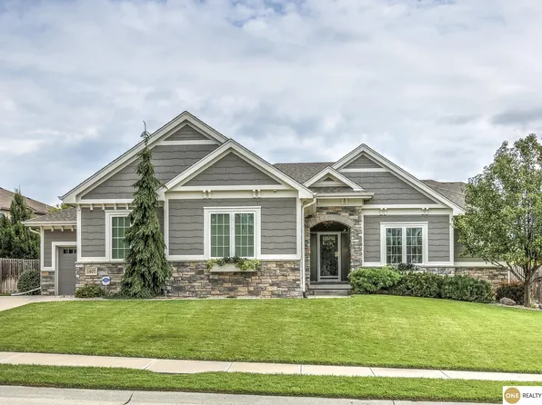 1607 S 211th St, Elkhorn, NE 68022