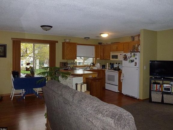 2nd image of 209 Owens St N