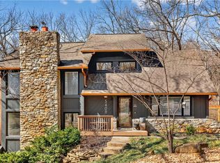 5408 NW Foxhill Rd, Parkville, MO 64152