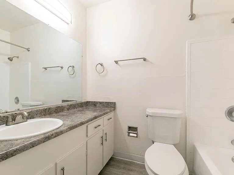 Solaris Apartments — Photo 34