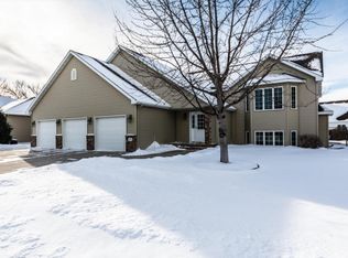 1650 S 38th St, Grand Forks, ND 58201