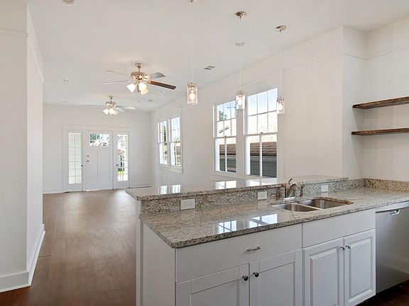 2nd image of 4111 Clematis St #4111