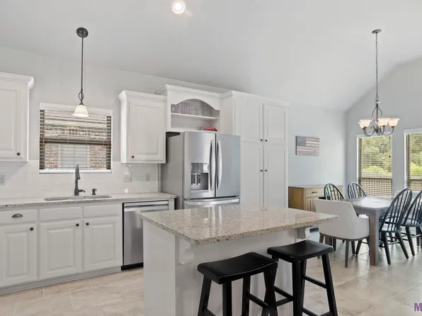 11399 Oak Run Dr, Geismar, LA 70734