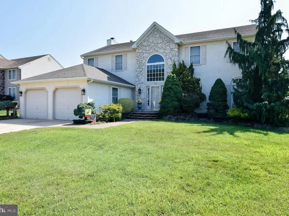 13 Waterview Dr, Sicklerville, NJ 08081