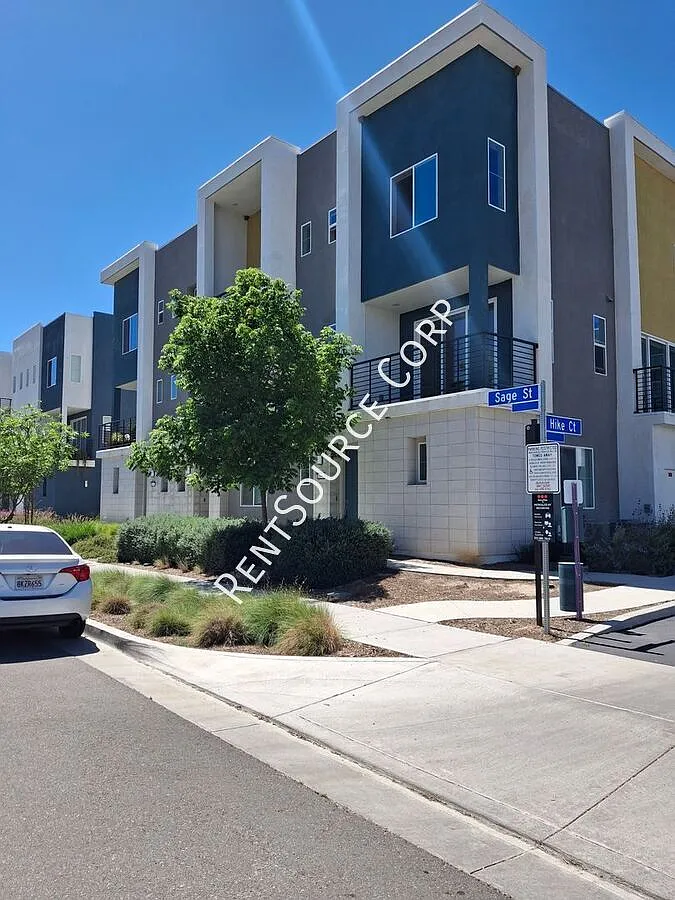 New Construction 2021 Townhouse with SOLAR for Lease in Valencia Five Pointe — Photo 1