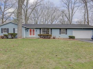 1108 Riverside Ct, Mahomet, IL 61853