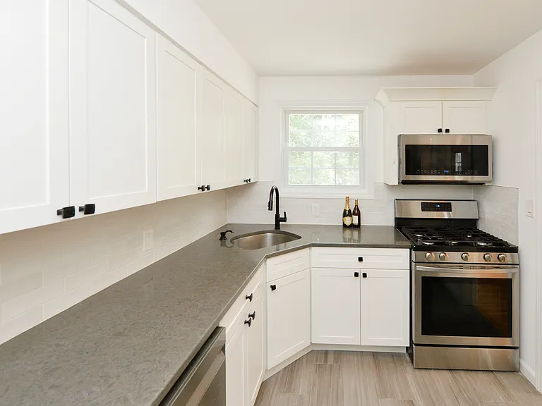 10 Remington Rd — Photo 8