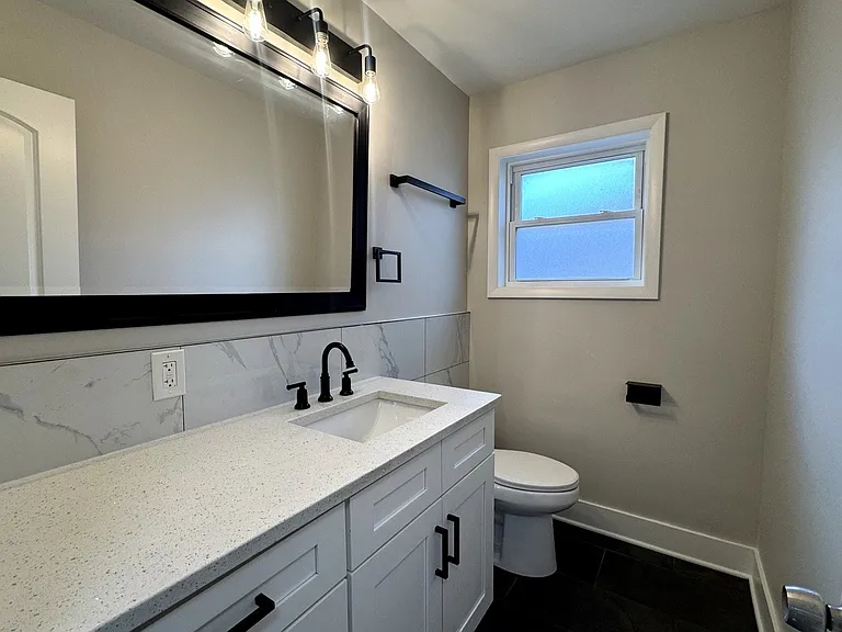 1215 Balmoral Ave #2 — Photo 8