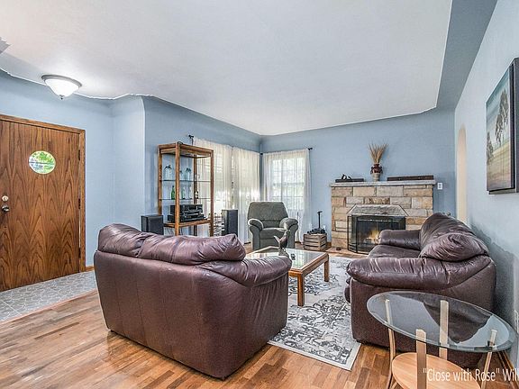 5th image of 63 Emerald Ave