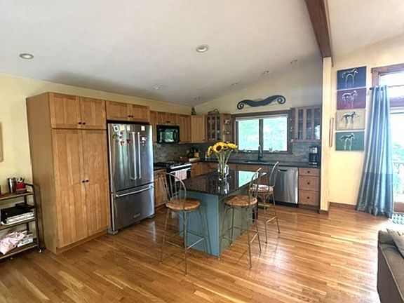 2nd image of 44 Lynn Ave