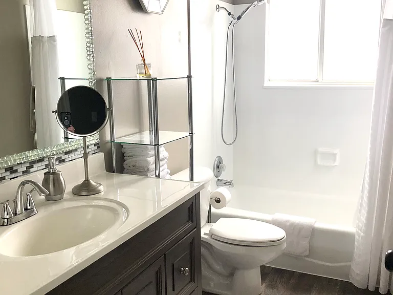 Bathtub/shower.