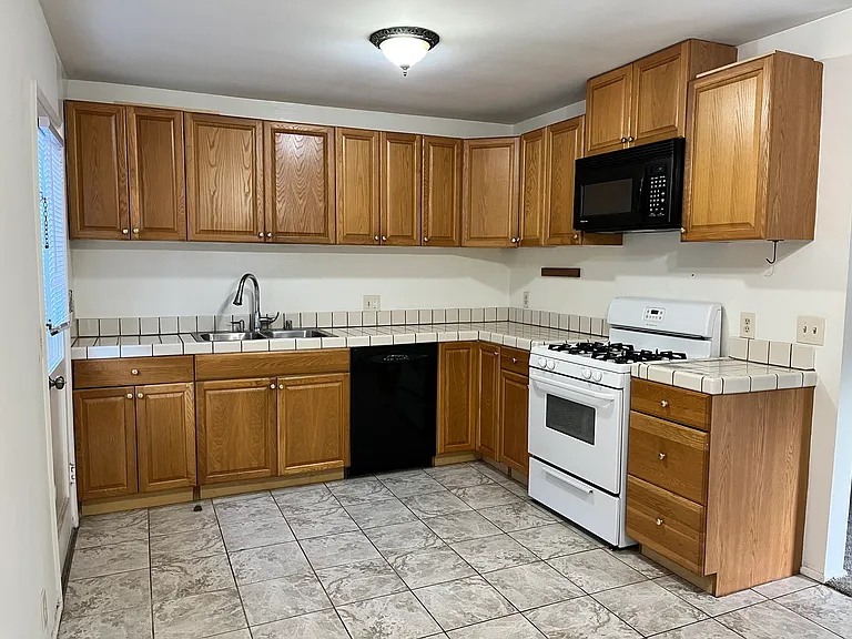44136 Fairhaven Dr — Photo 7