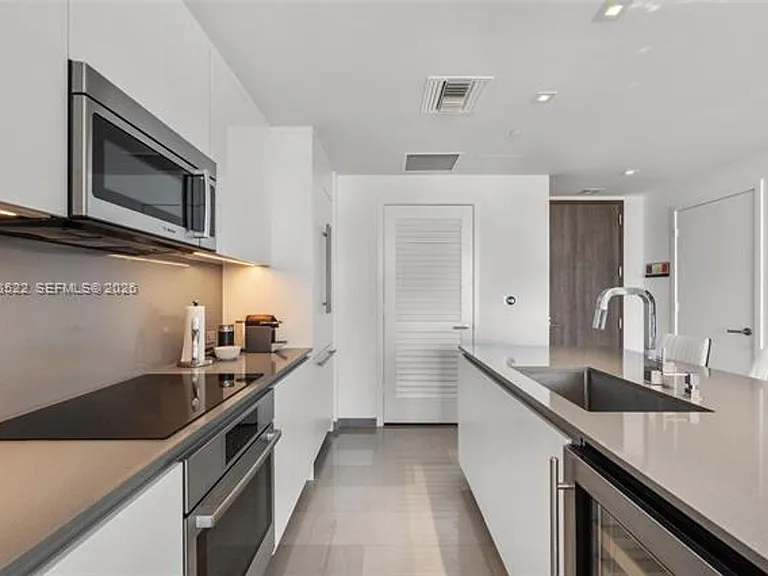 68 SE 6th St #CU-2306 — Photo 7