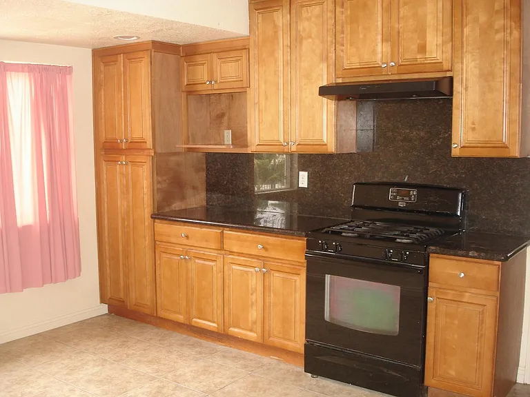 5857 Lynn St — Photo 8