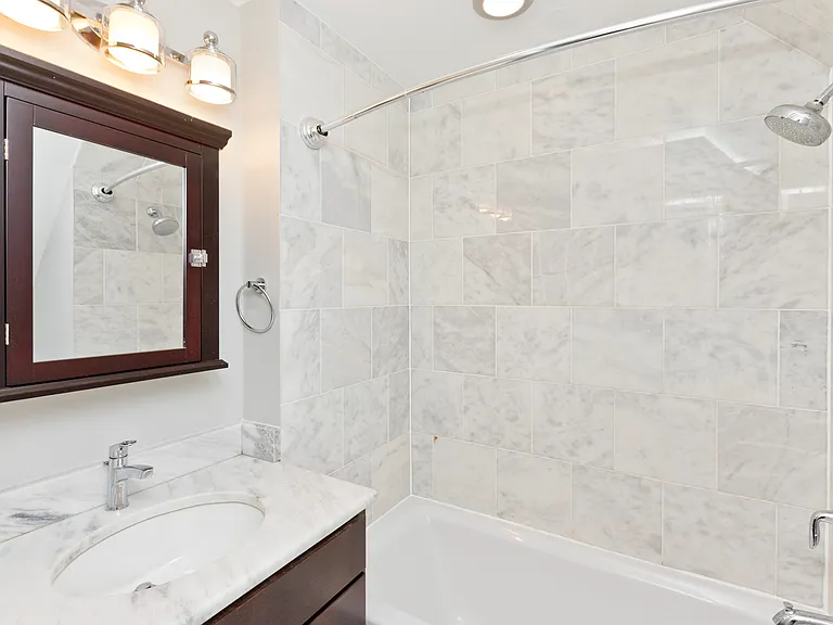 1324 W Byron St #2 — Photo 10