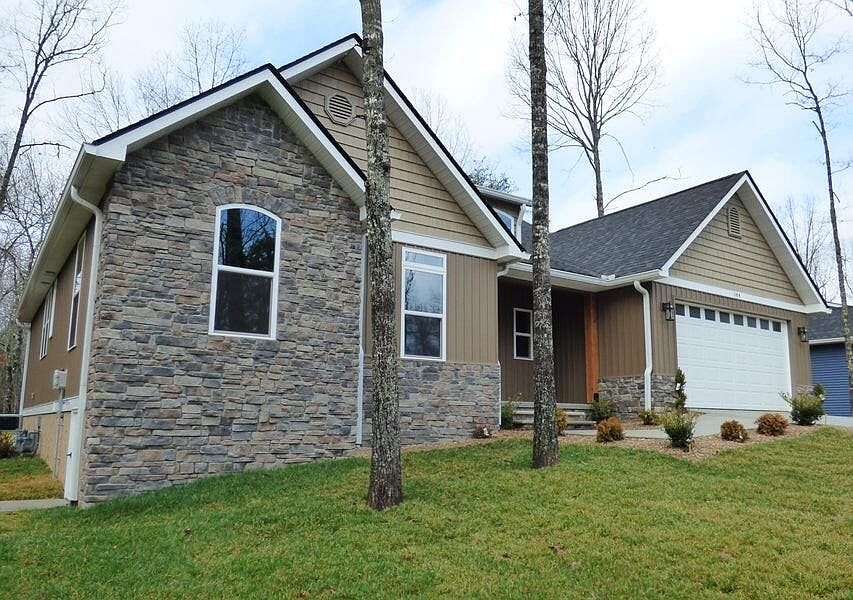 1st image of 144 Hawes Cir