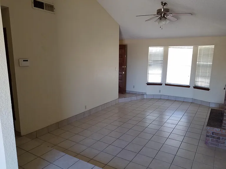 5940 Deer Ave — Photo 3
