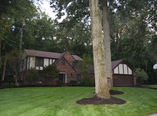 4557 Woodbriar Dr, Toledo, OH 43623