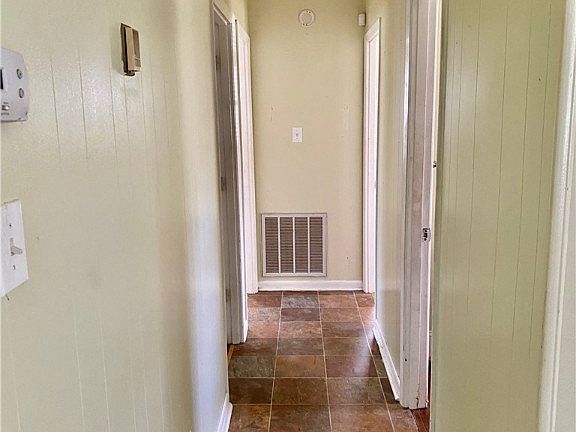 5th image of 136 E Shaw St