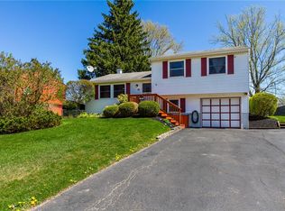 22 Settlers Ln, Hamlin, NY 14464