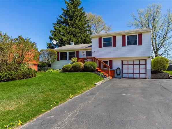 22 Settlers Ln, Hamlin, NY 14464