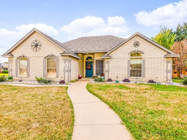1101 Highcrest Dr, Burleson, TX 76028