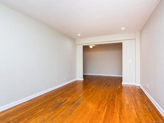 2nd image of 38 Laurel Pl APT 2J