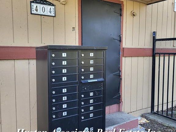 2nd image of 404 W Oak St APT 1
