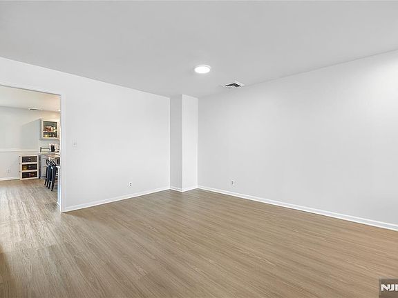 5th image of 300 Gorge Rd APT 8