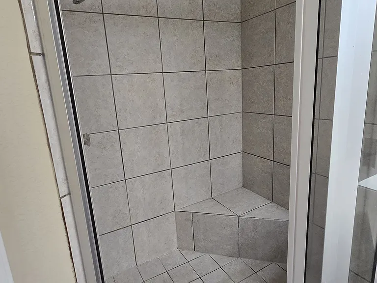 Primar bedroom bathroom