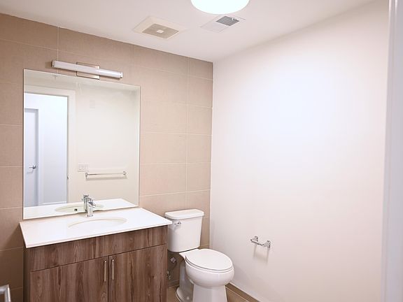 5th image of 475 William St Unit 405