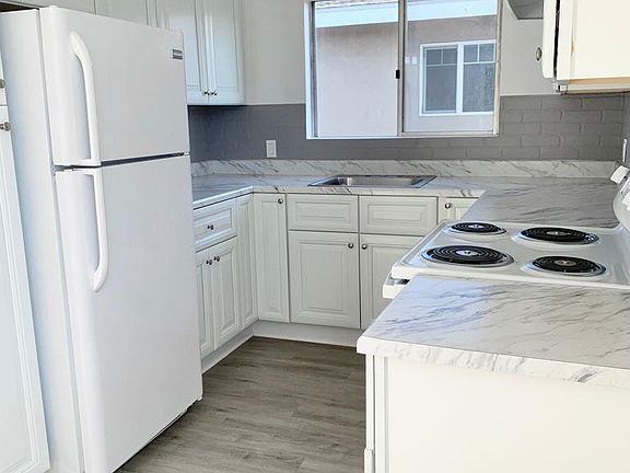 2nd image of 4851 Del Monte Ave APT 7