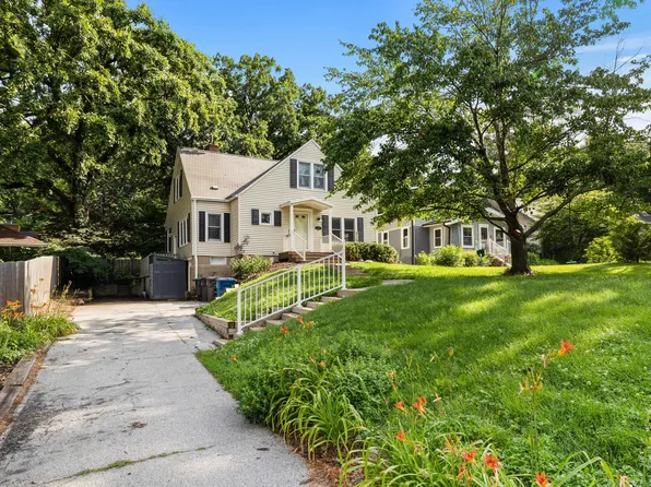 4119 Lincoln Place Dr, Des Moines, IA 50312