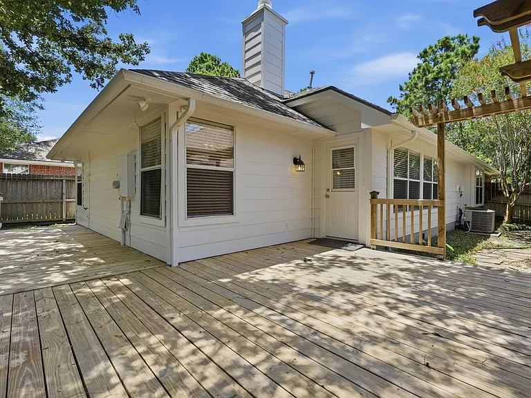 18 Mulberry Glen Pl — Photo 40