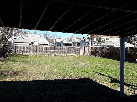 2nd image of 1613 W Woodlawn Ave