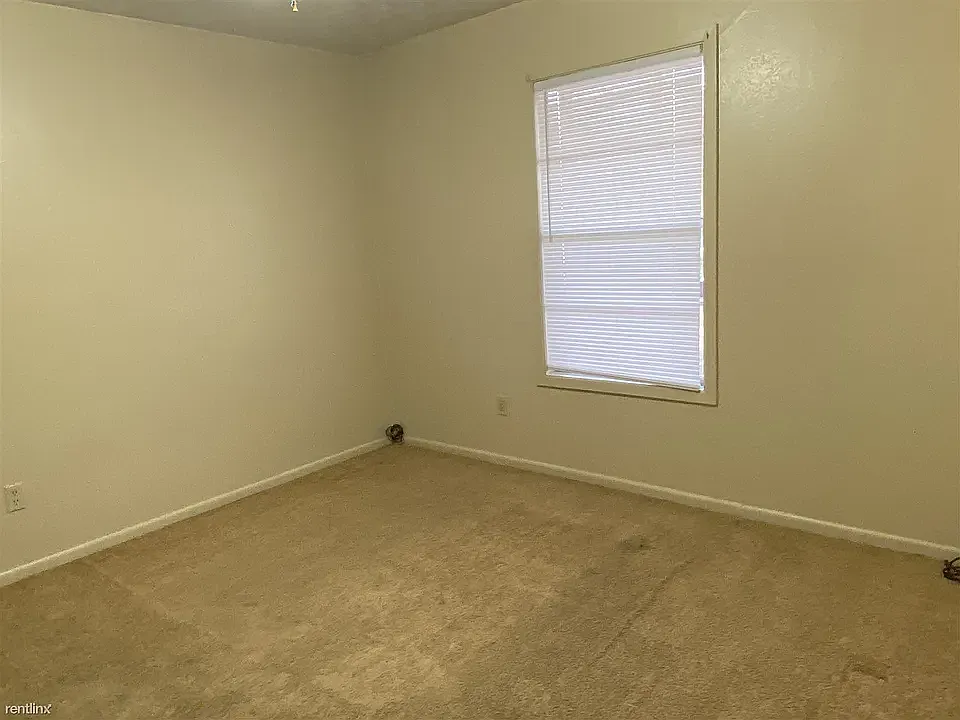 2 bed, 1.5 bath, $915 — Photo 3