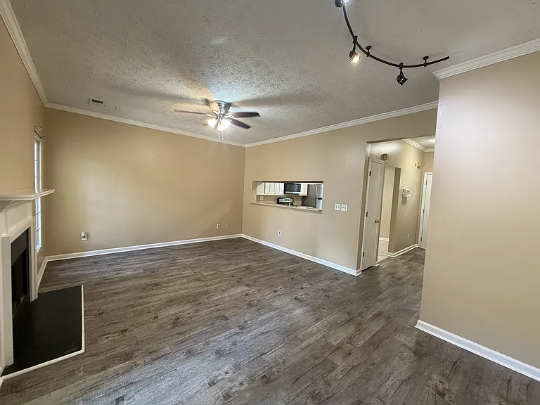208 Wedgewood Way — Photo 14