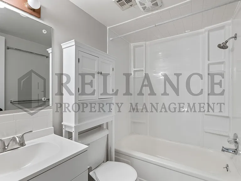 445 N Richmond Ave — Photo 19