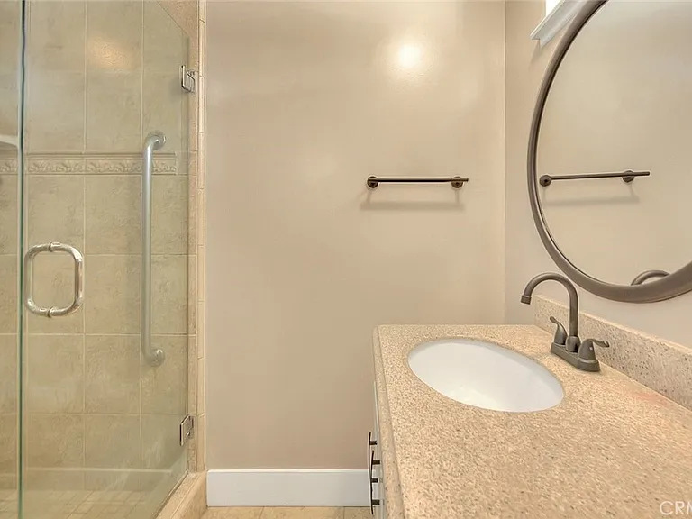 340 W Caroline St — Photo 9